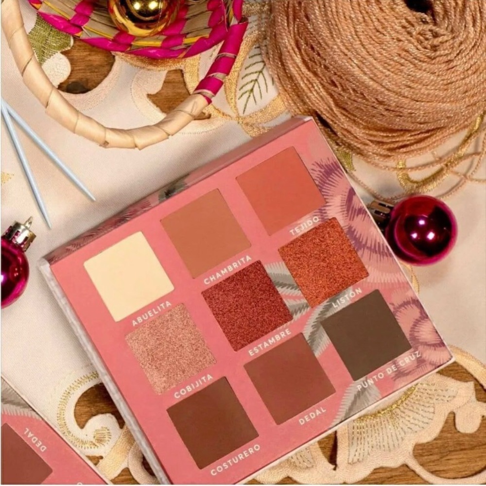 Top seller matte  & shimmers eyeshadow palette.